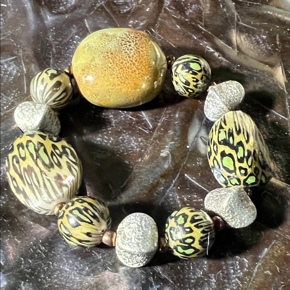 Leopard Print Beaded Bracelet. WA471 - Picture 3 of 4